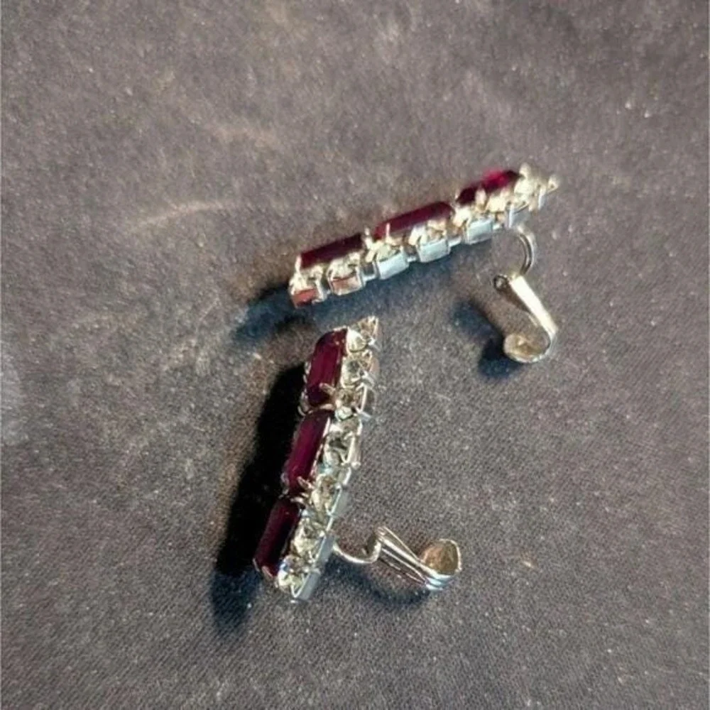 Vintage‎ Ruby Red Baguette Clear Rhinestone Clip On Earrings Silver Tone Curved